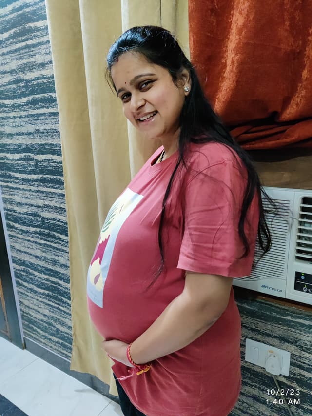 Gargi sharing her experience with Wombhood